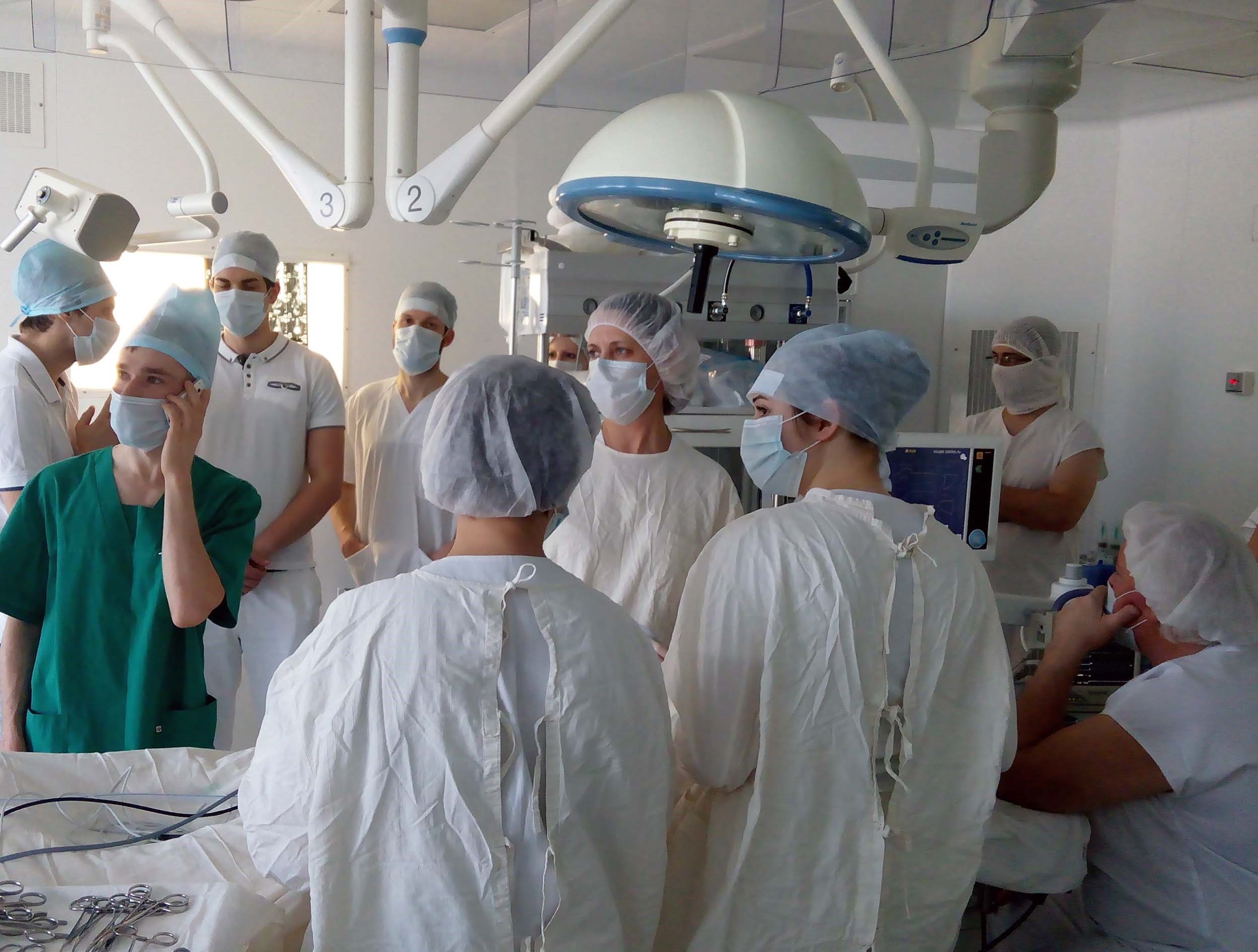 Сколько зарабатывает хирург в России и Мире