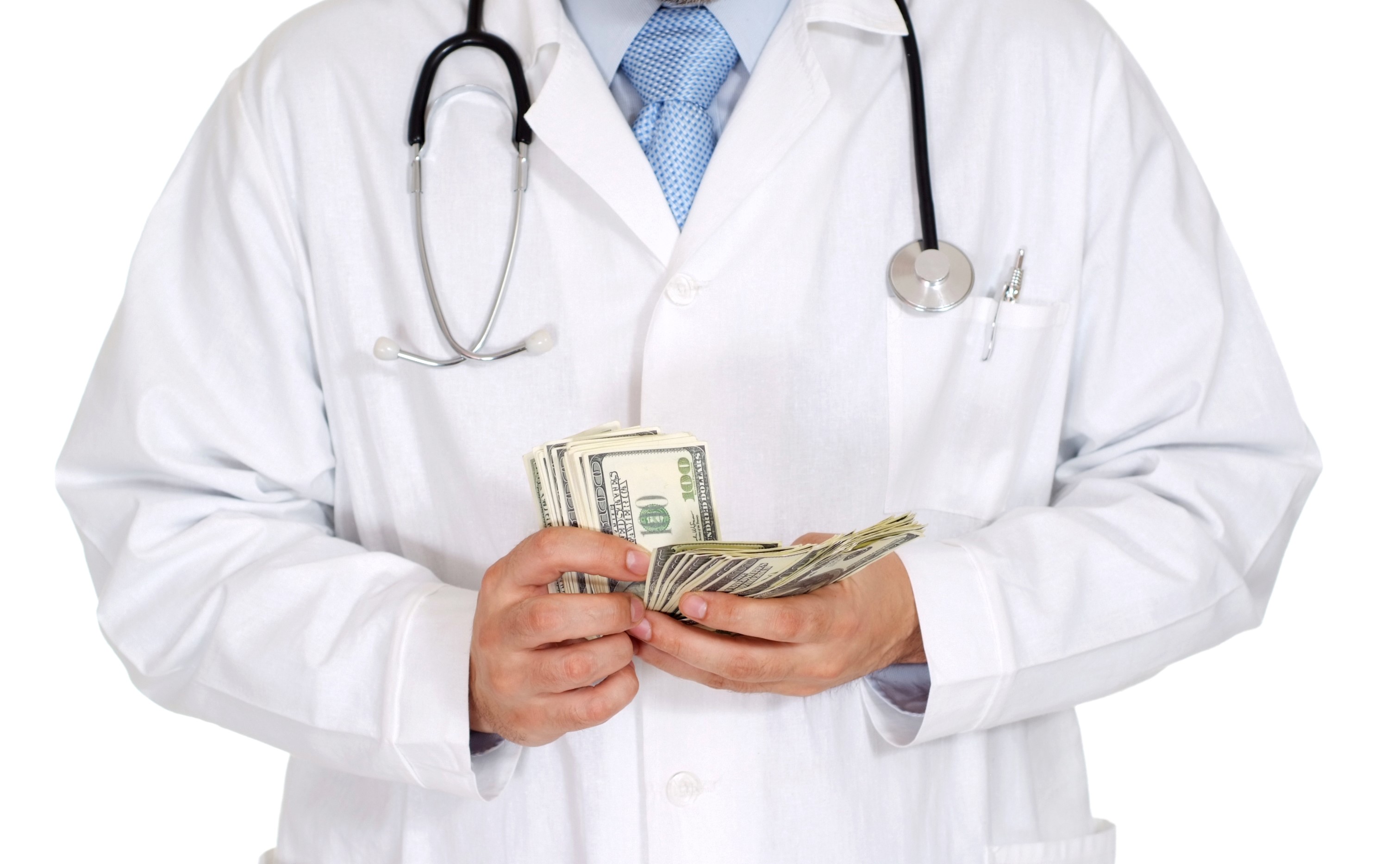 Деньги за операцию врачу. Врач с деньгами. Доктор деньги. Медик с деньгами. Частная медицина.